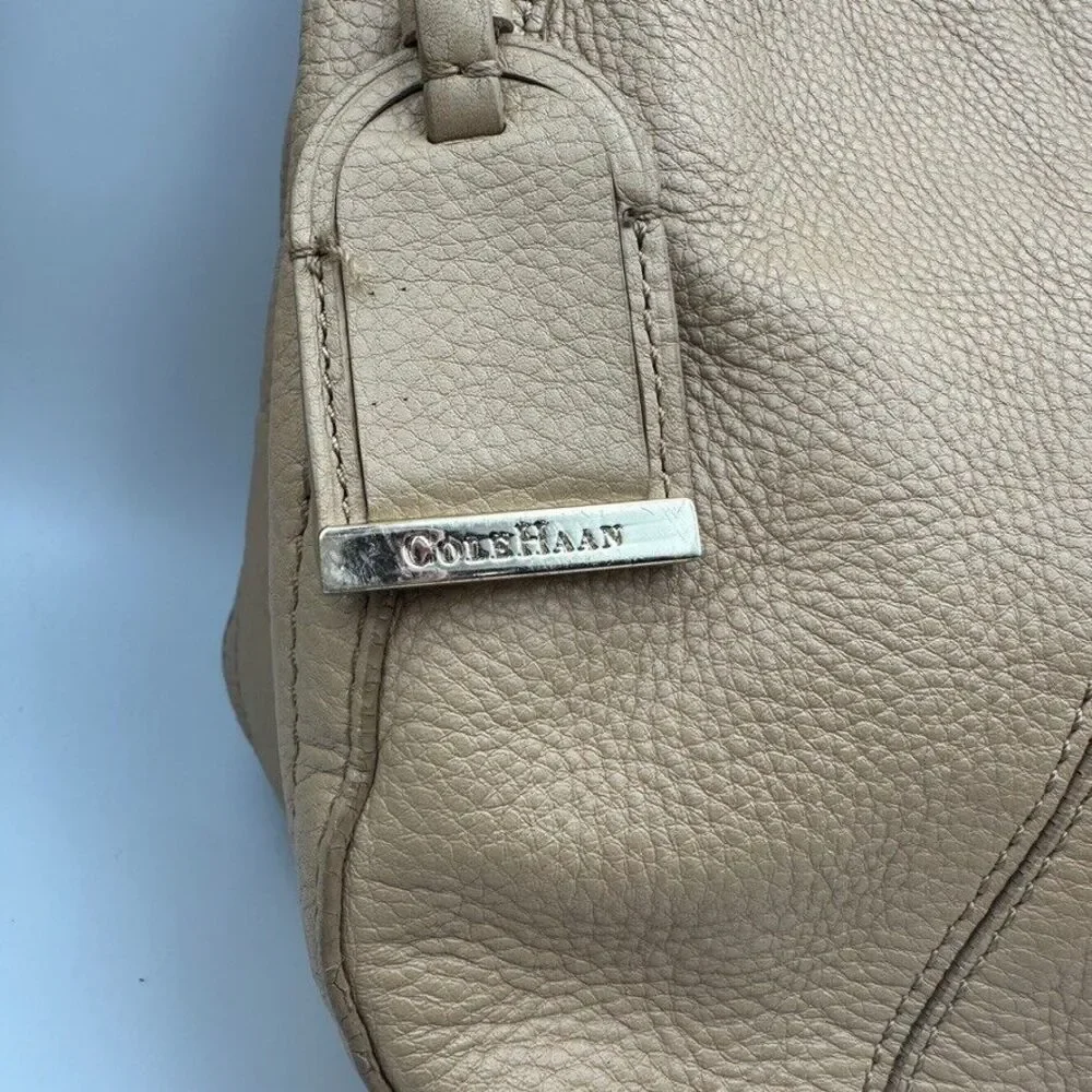 Cole Haan Hobo Shoulder Bag Women's Sandstone Tan Zip‎ Pockets Top Zip Logo